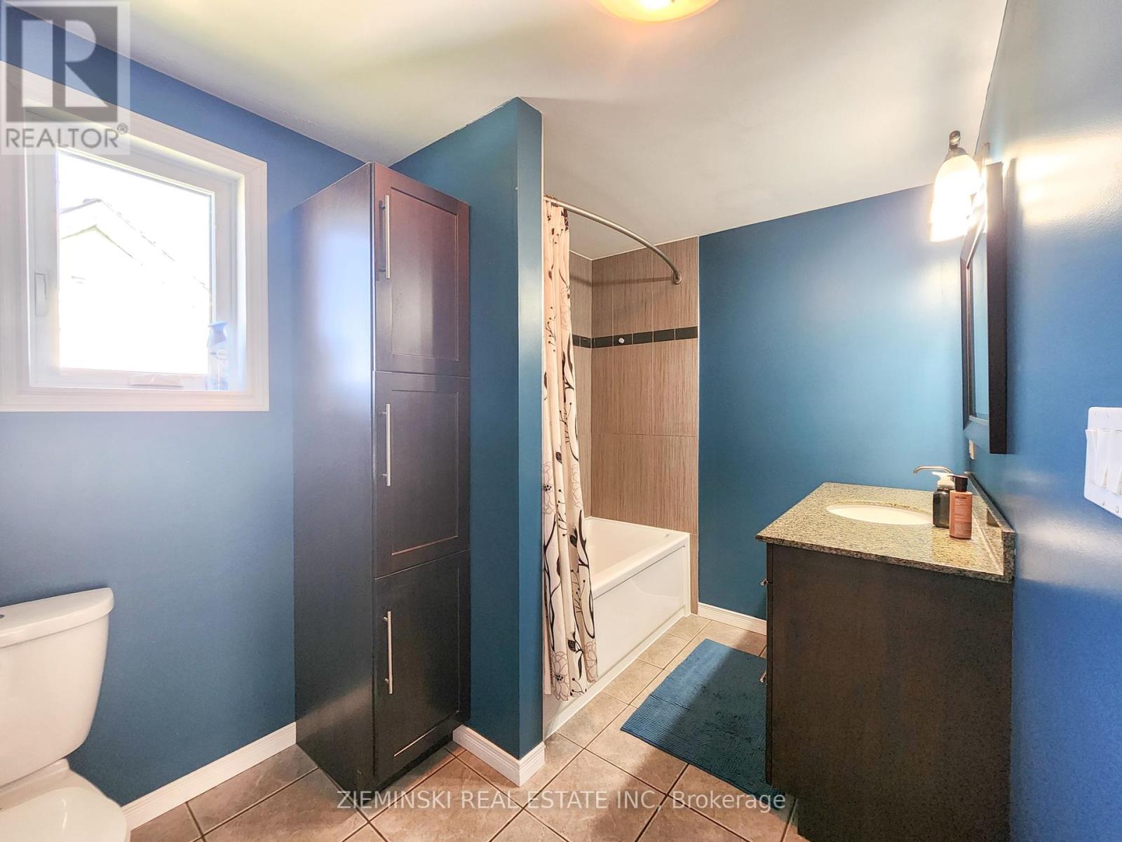 Photo 16 of 120 Devonshire Avenue, Iroquois Falls ON