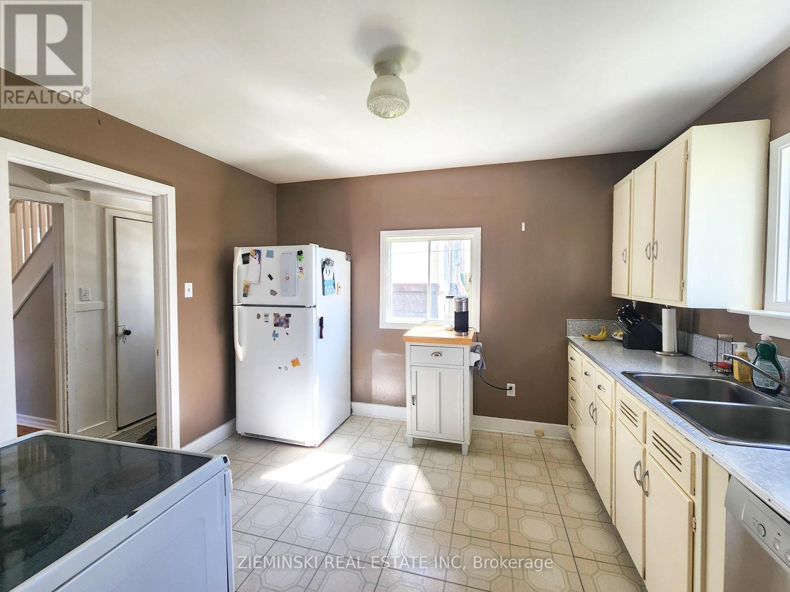 Photo 21 of 120 Devonshire Avenue, Iroquois Falls ON