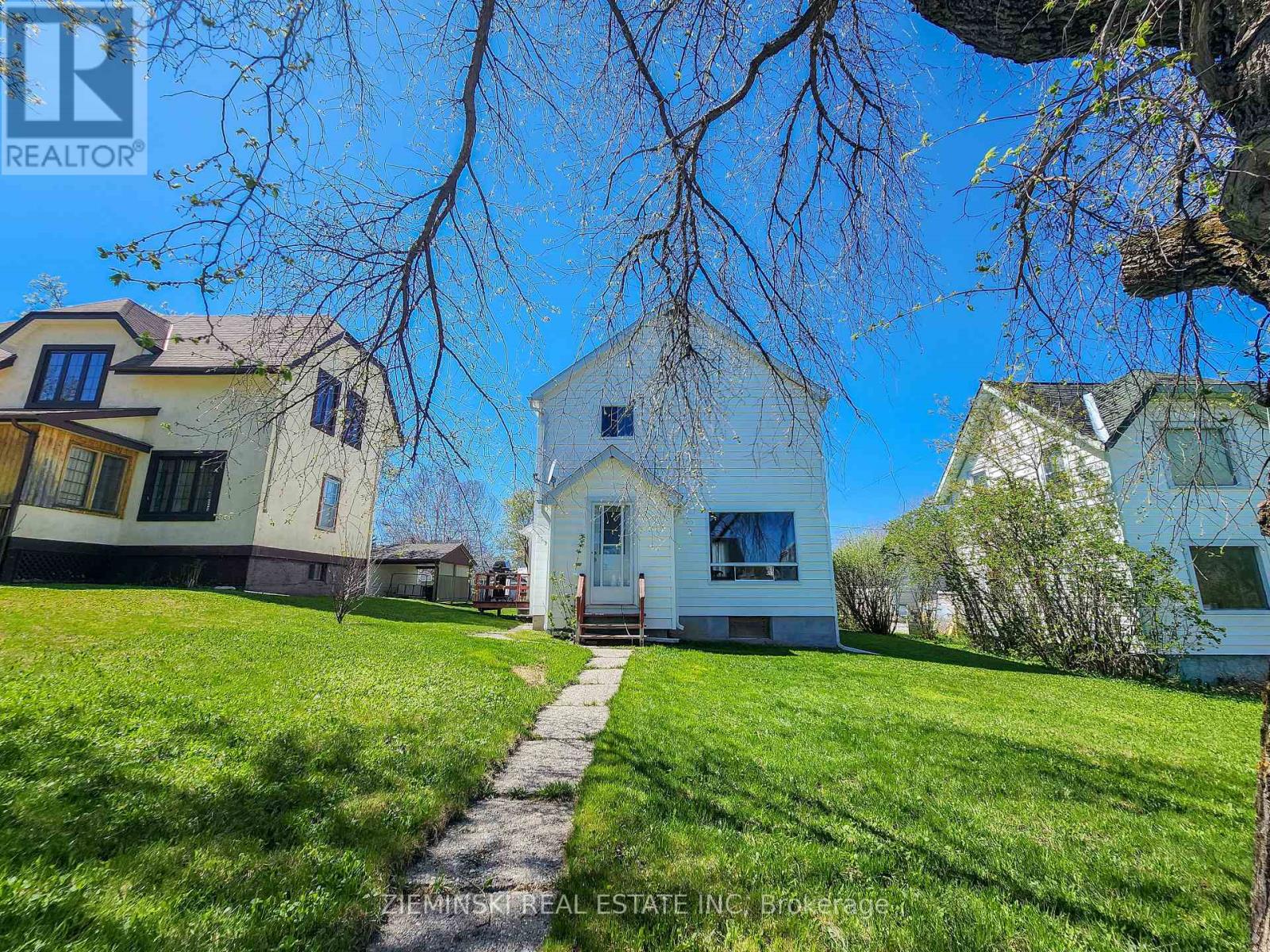 Photo 15 of 120 Devonshire Avenue, Iroquois Falls ON
