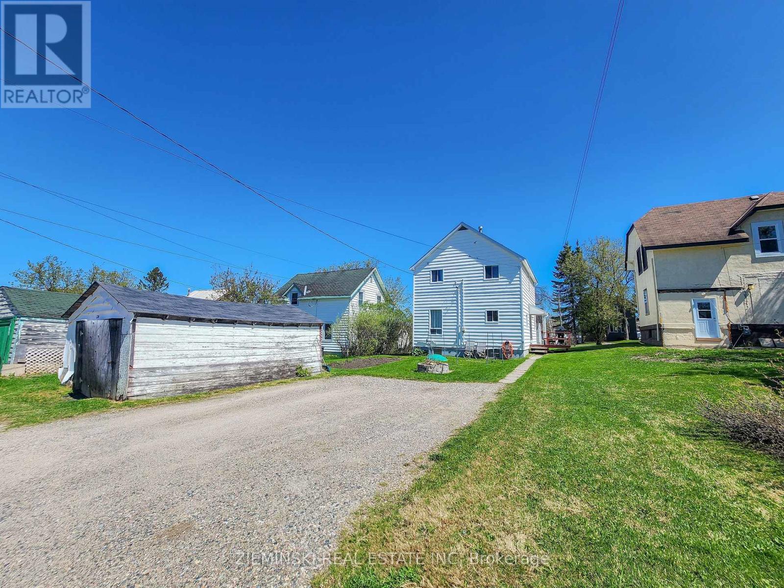 Photo 8 of 120 Devonshire Avenue, Iroquois Falls ON