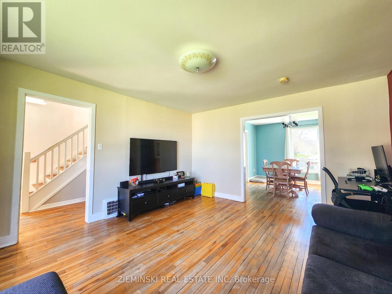 Photo 10 of 120 Devonshire Avenue, Iroquois Falls ON
