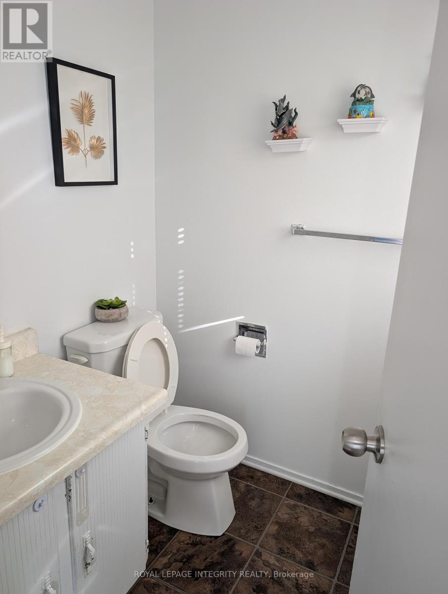 Photo 10 of 38 1721 Dondale Street, Ottawa ON