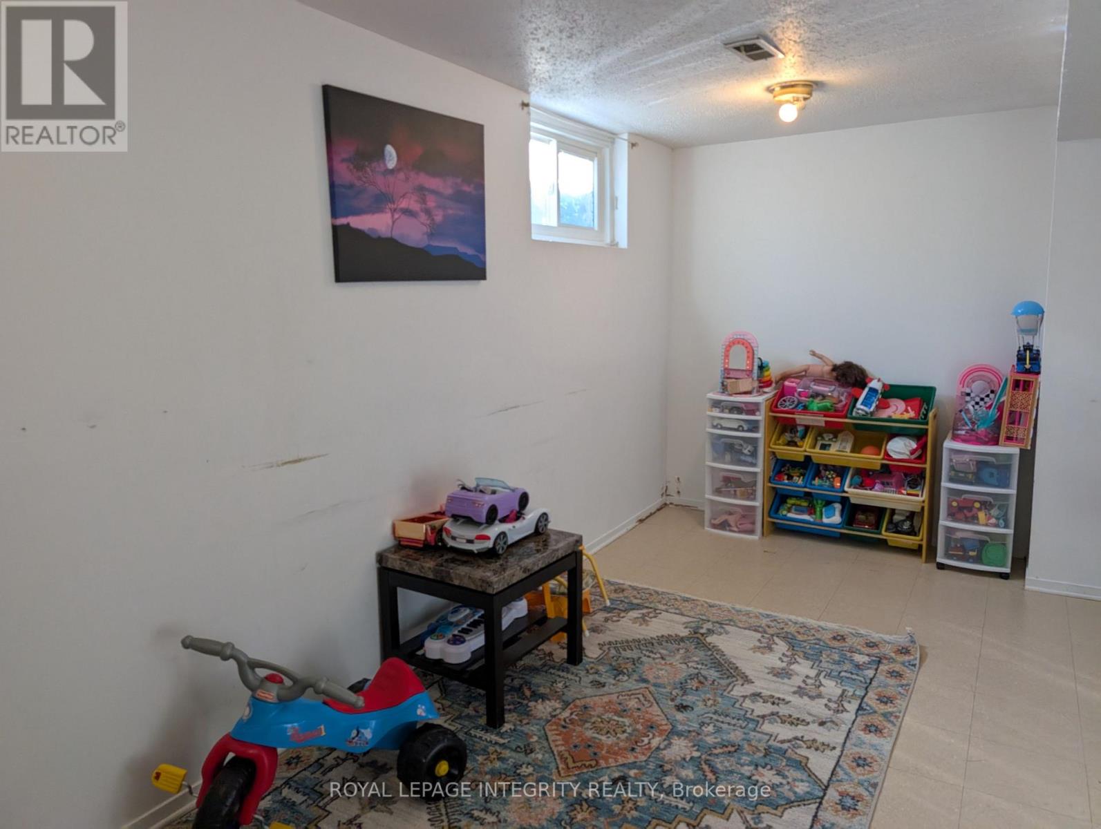Photo 11 of 38 1721 Dondale Street, Ottawa ON
