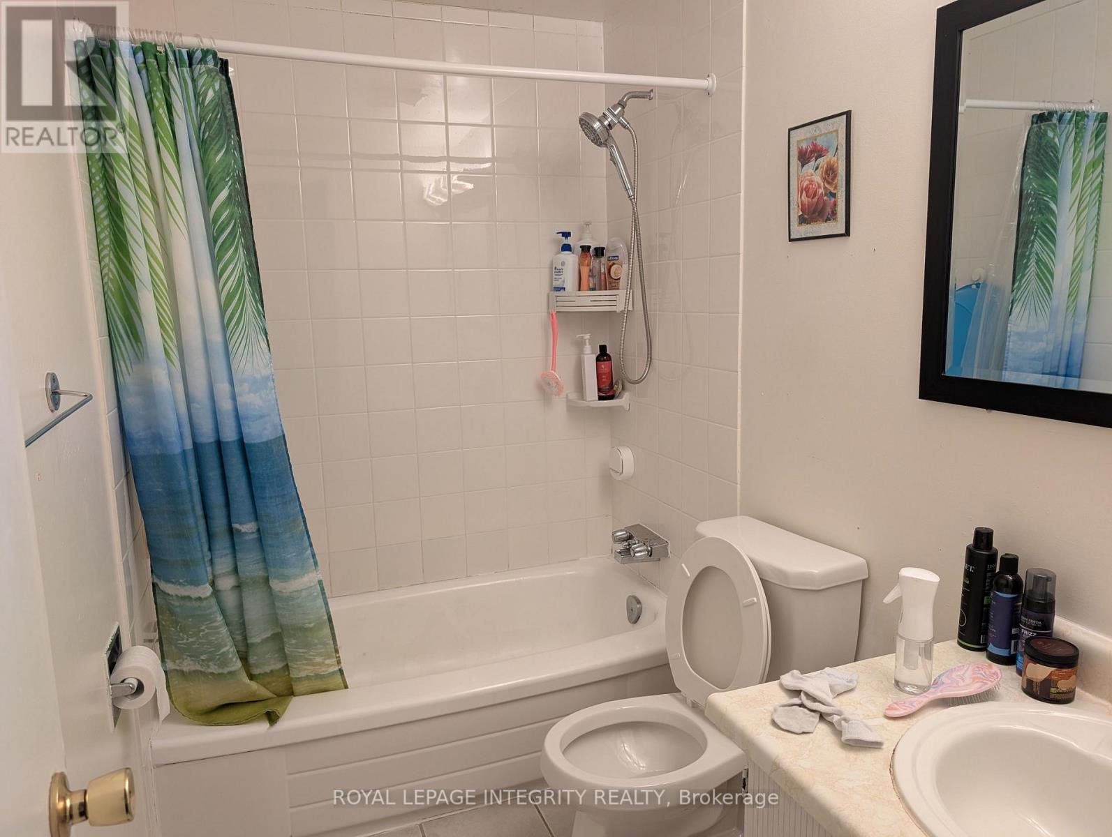 Photo 17 of 38 1721 Dondale Street, Ottawa ON