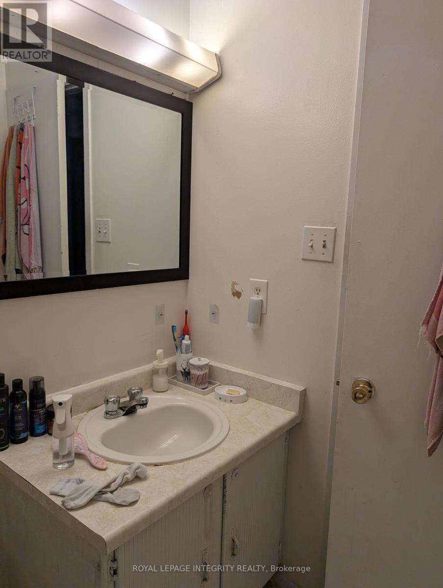 Photo 18 of 38 1721 Dondale Street, Ottawa ON