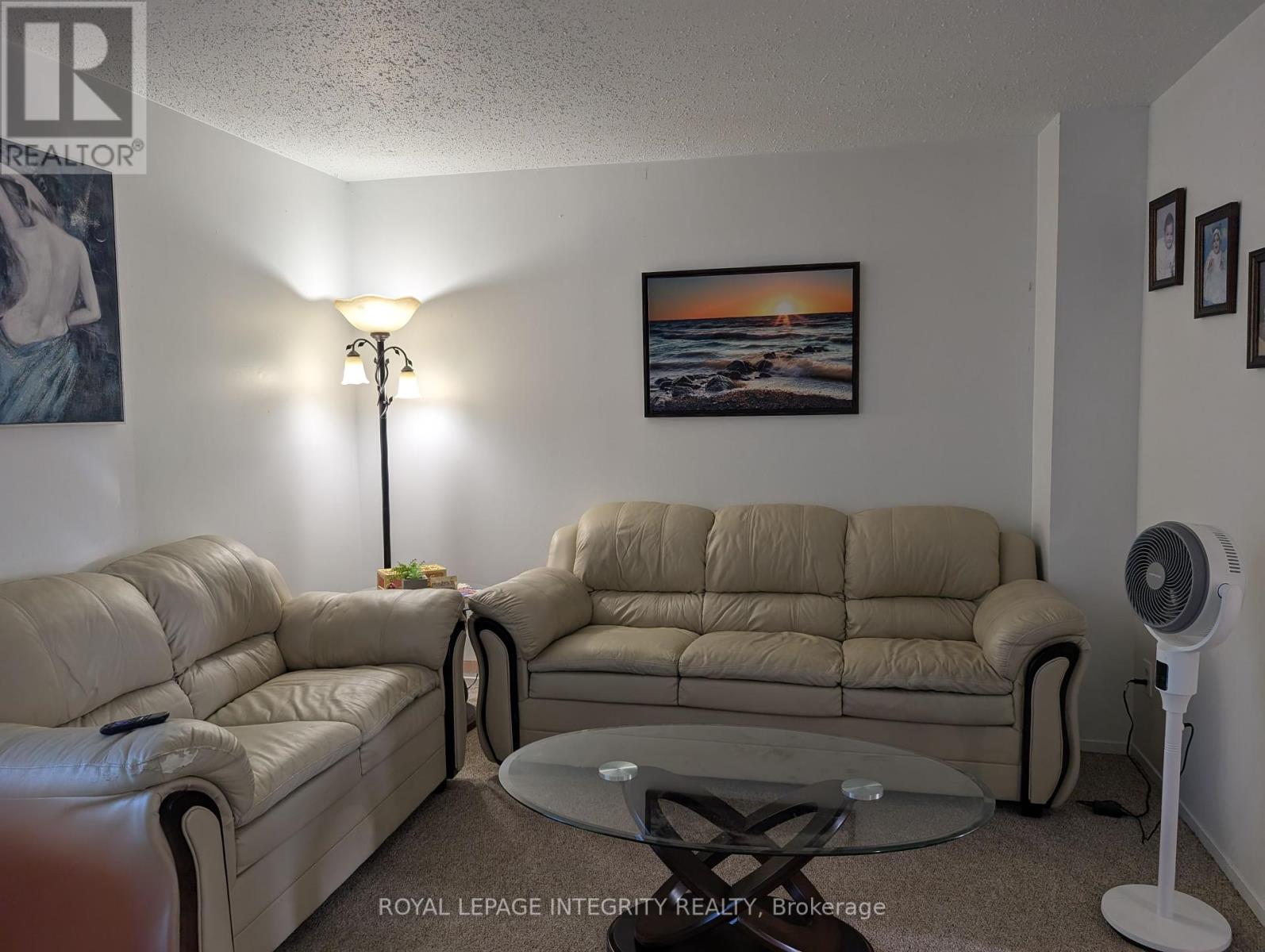 Photo 7 of 38 1721 Dondale Street, Ottawa ON