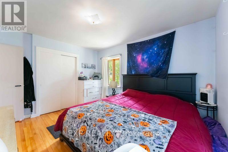 Photo 12 of 878 Ivanhoe Avenue, Ottawa ON