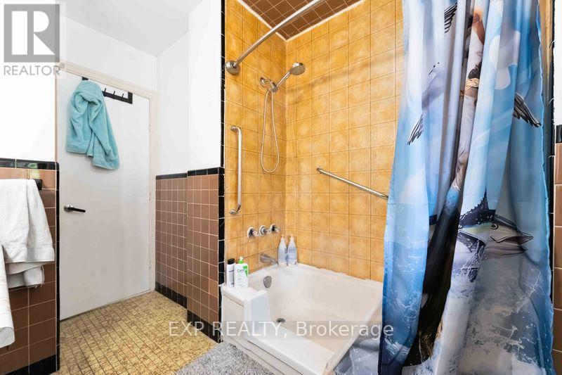 Photo 16 of 878 Ivanhoe Avenue, Ottawa ON