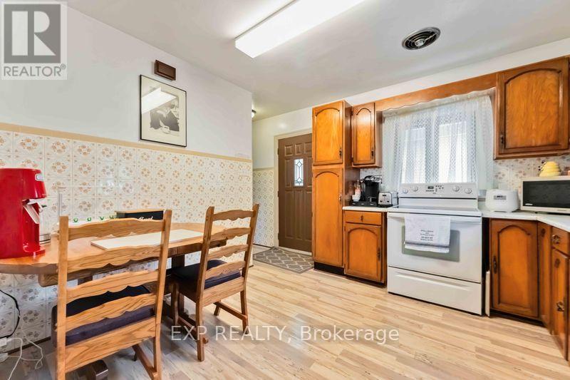 Photo 23 of 878 Ivanhoe Avenue, Ottawa ON