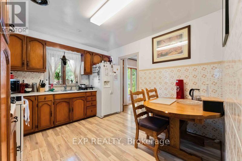 Photo 14 of 878 Ivanhoe Avenue, Ottawa ON