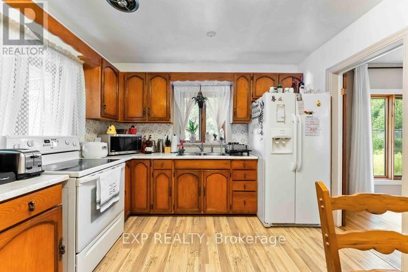 Photo 24 of 878 Ivanhoe Avenue, Ottawa ON
