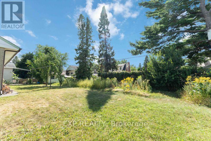 Photo 38 of 878 Ivanhoe Avenue, Ottawa ON