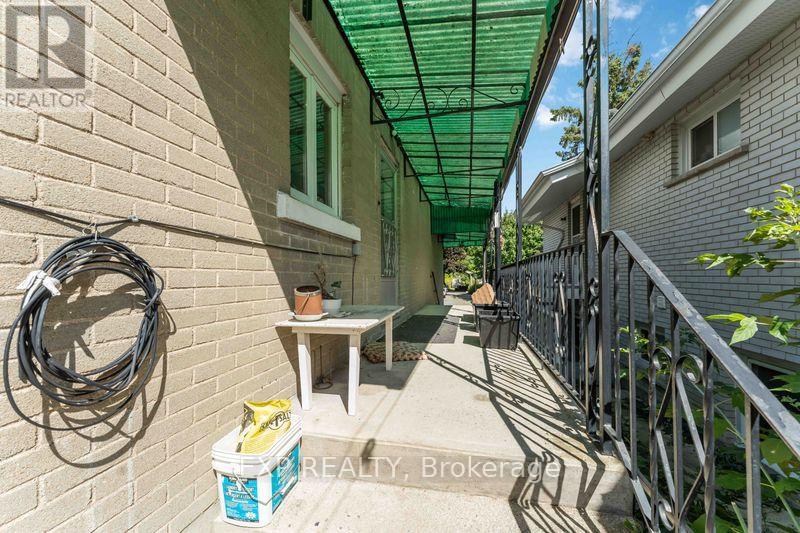 Photo 19 of 878 Ivanhoe Avenue, Ottawa ON