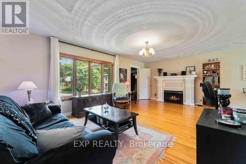 Photo 20 of 878 Ivanhoe Avenue, Ottawa ON