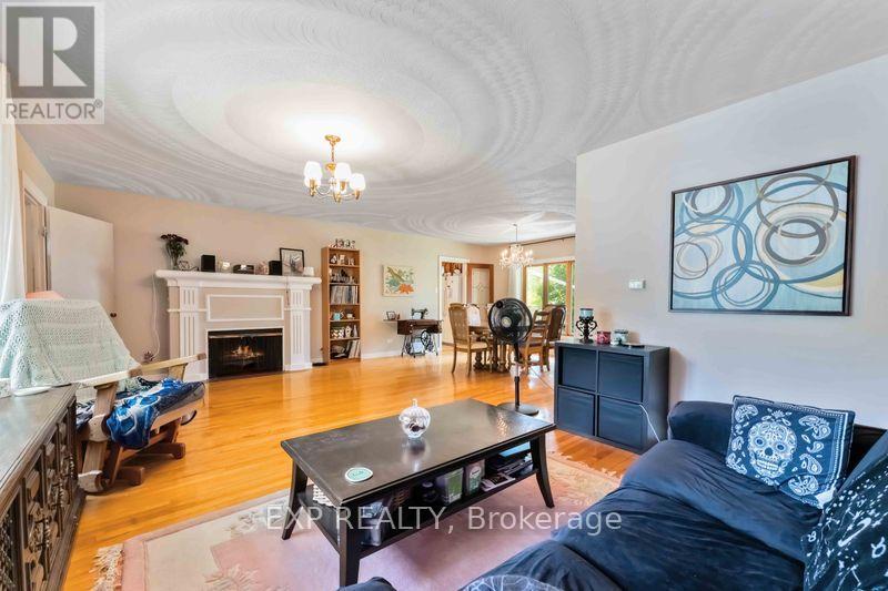 Photo 35 of 878 Ivanhoe Avenue, Ottawa ON