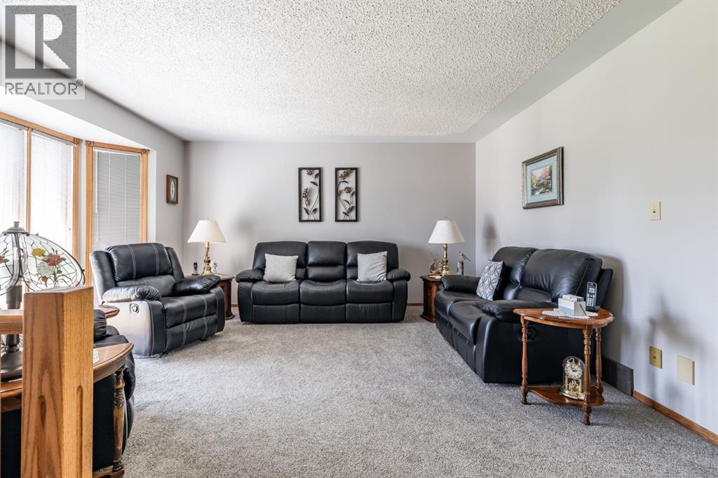 Photo 9 of 26 Shaw Crescent Se, Medicine Hat AB