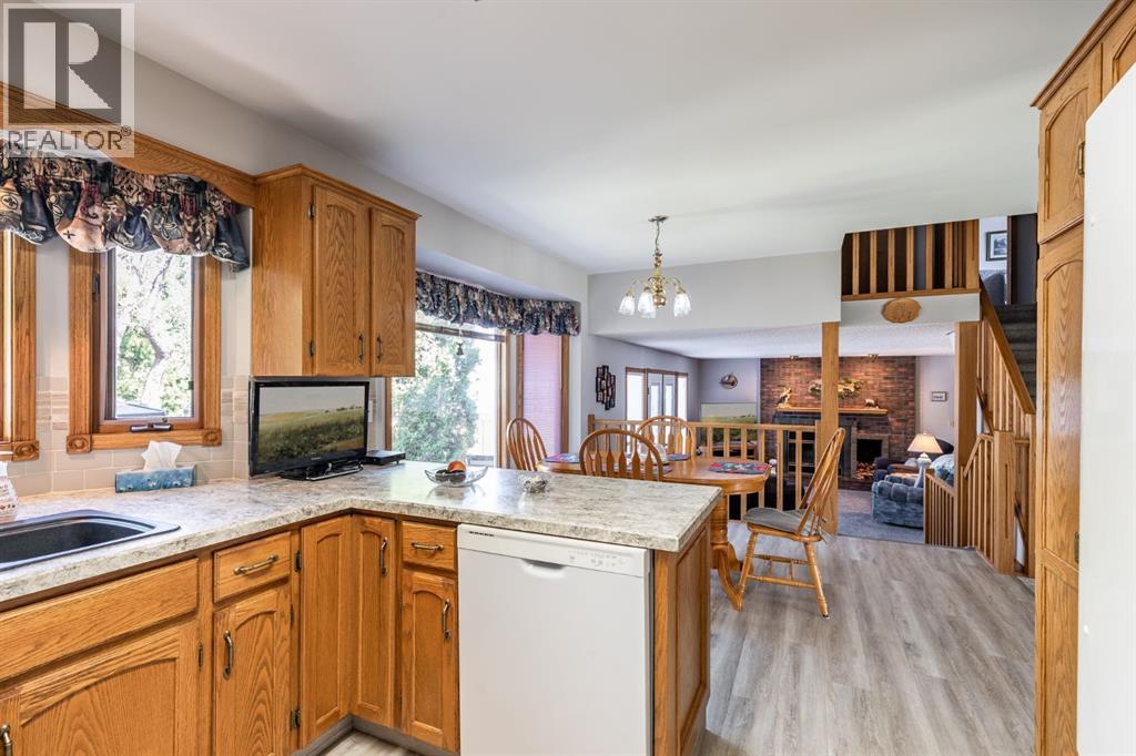 Photo 16 of 26 Shaw Crescent Se, Medicine Hat AB