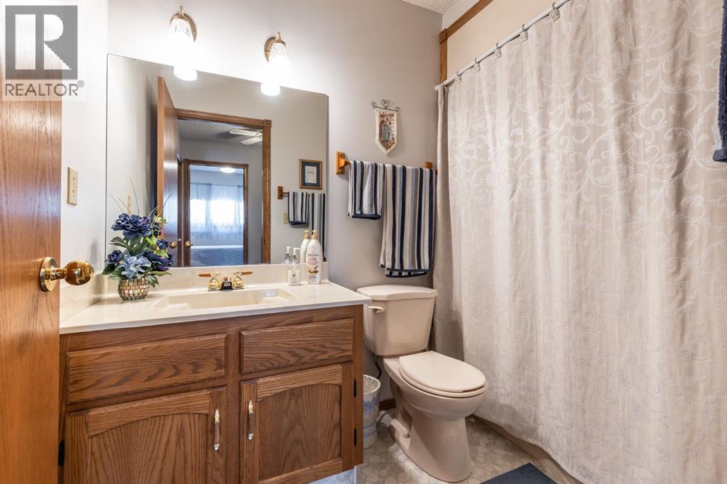 Photo 24 of 26 Shaw Crescent Se, Medicine Hat AB