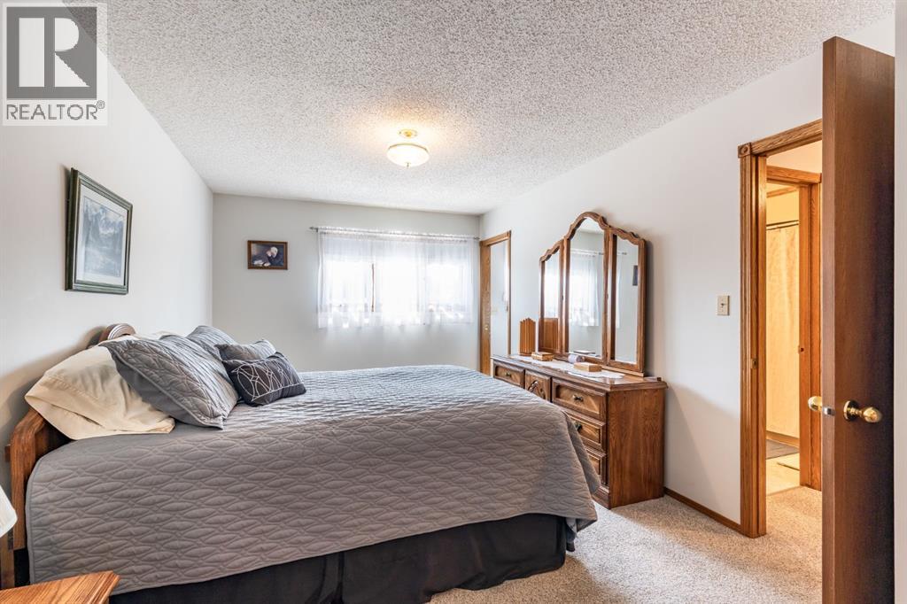 Photo 10 of 26 Shaw Crescent Se, Medicine Hat AB