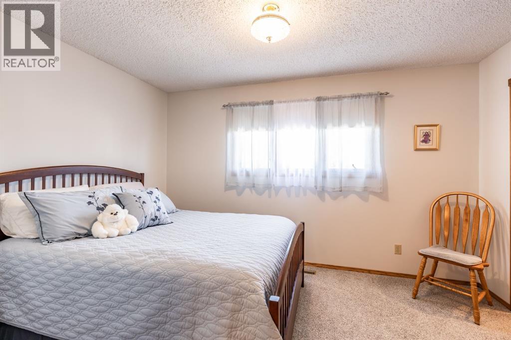 Photo 6 of 26 Shaw Crescent Se, Medicine Hat AB