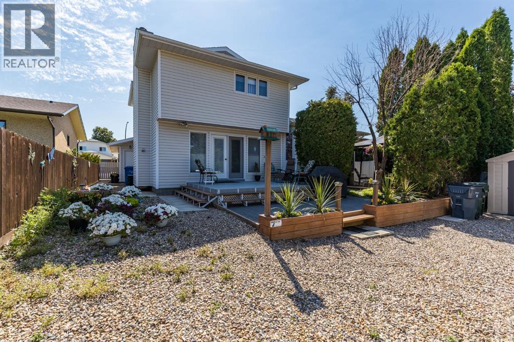 Photo 13 of 26 Shaw Crescent Se, Medicine Hat AB