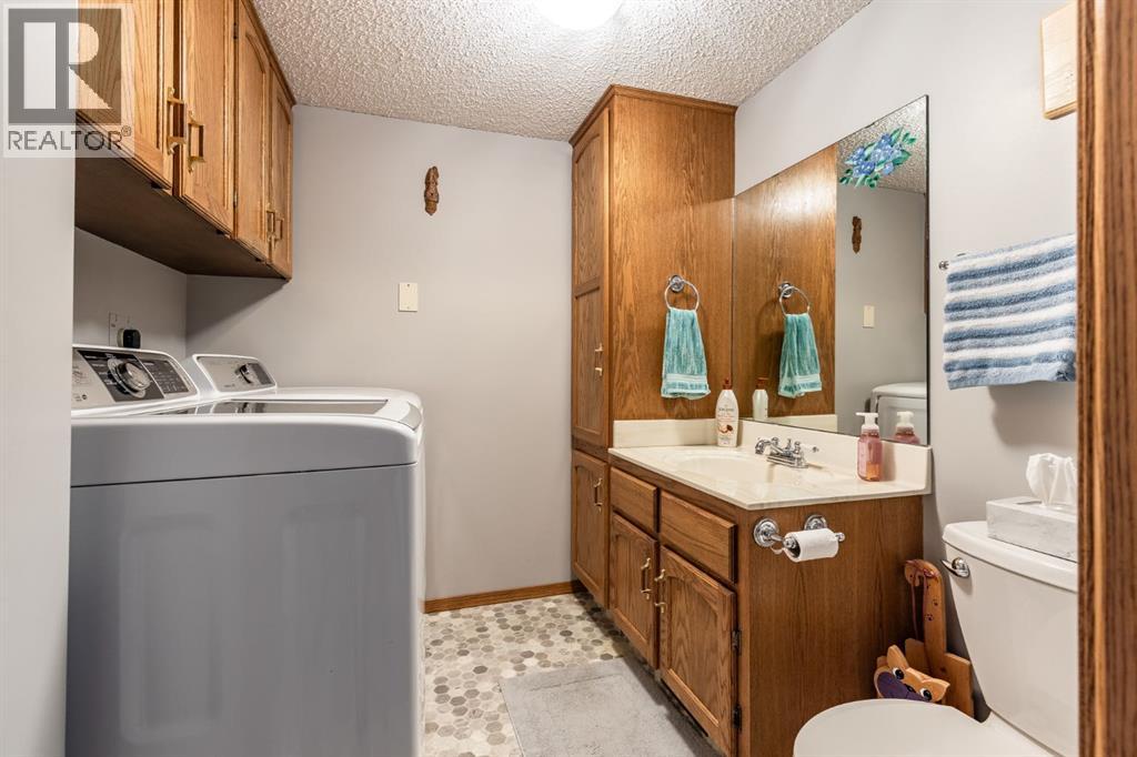 Photo 1 of 26 Shaw Crescent Se, Medicine Hat AB