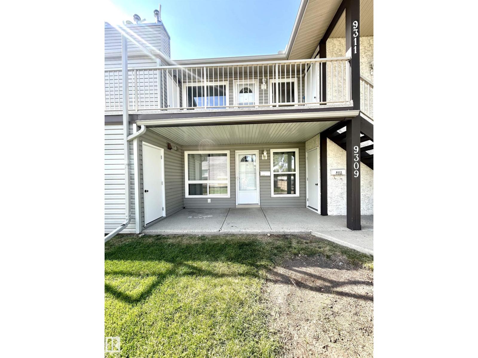 Photo 2 of 9309 172 St Nw, Edmonton AB