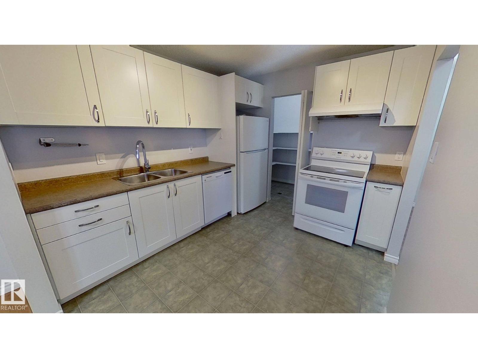 Photo 18 of 9309 172 St Nw, Edmonton AB