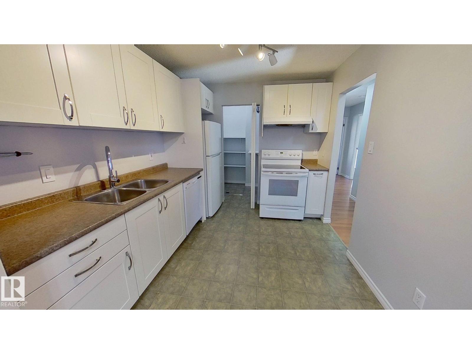 Photo 26 of 9309 172 St Nw, Edmonton AB