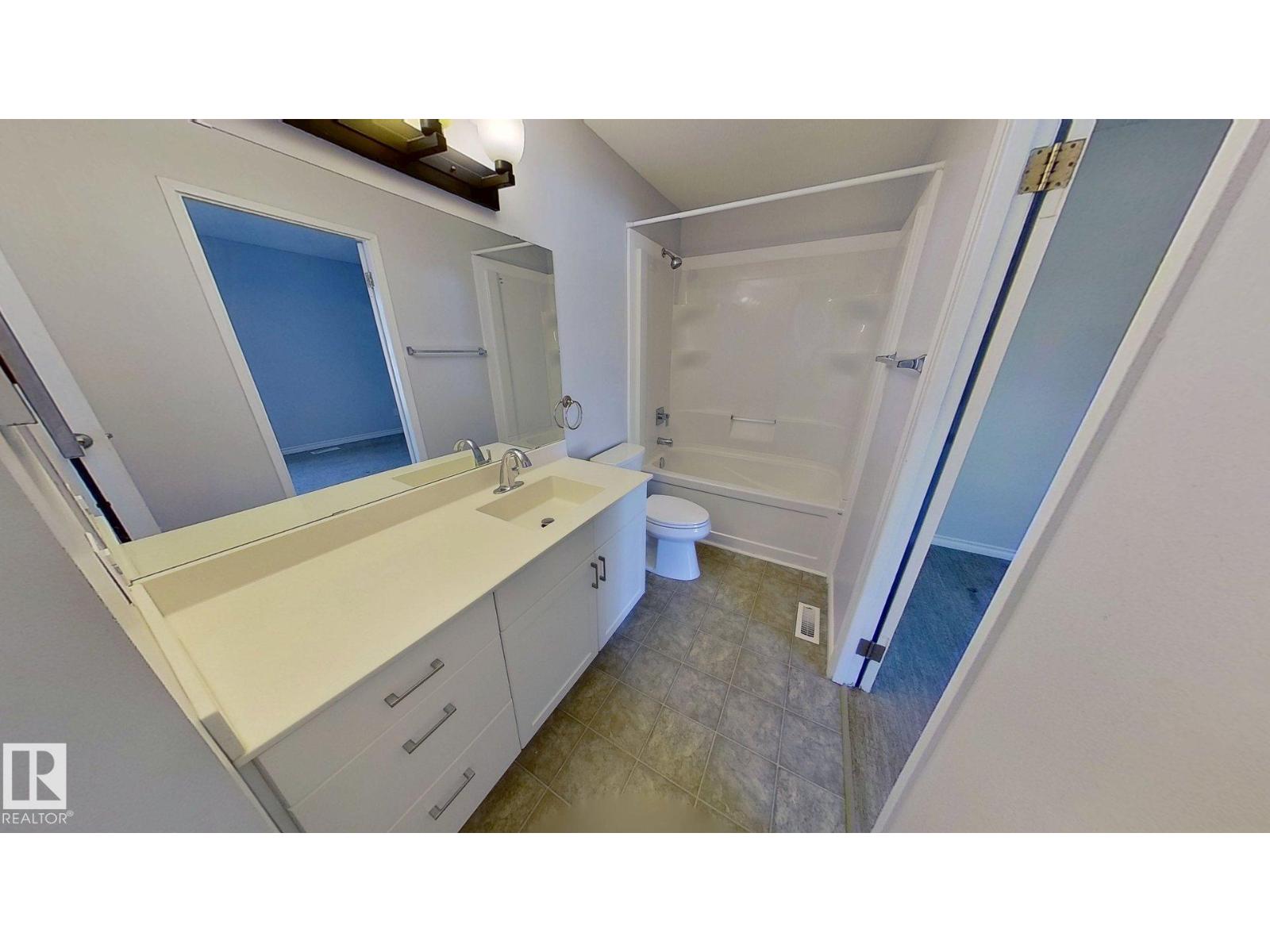 Photo 13 of 9309 172 St Nw, Edmonton AB