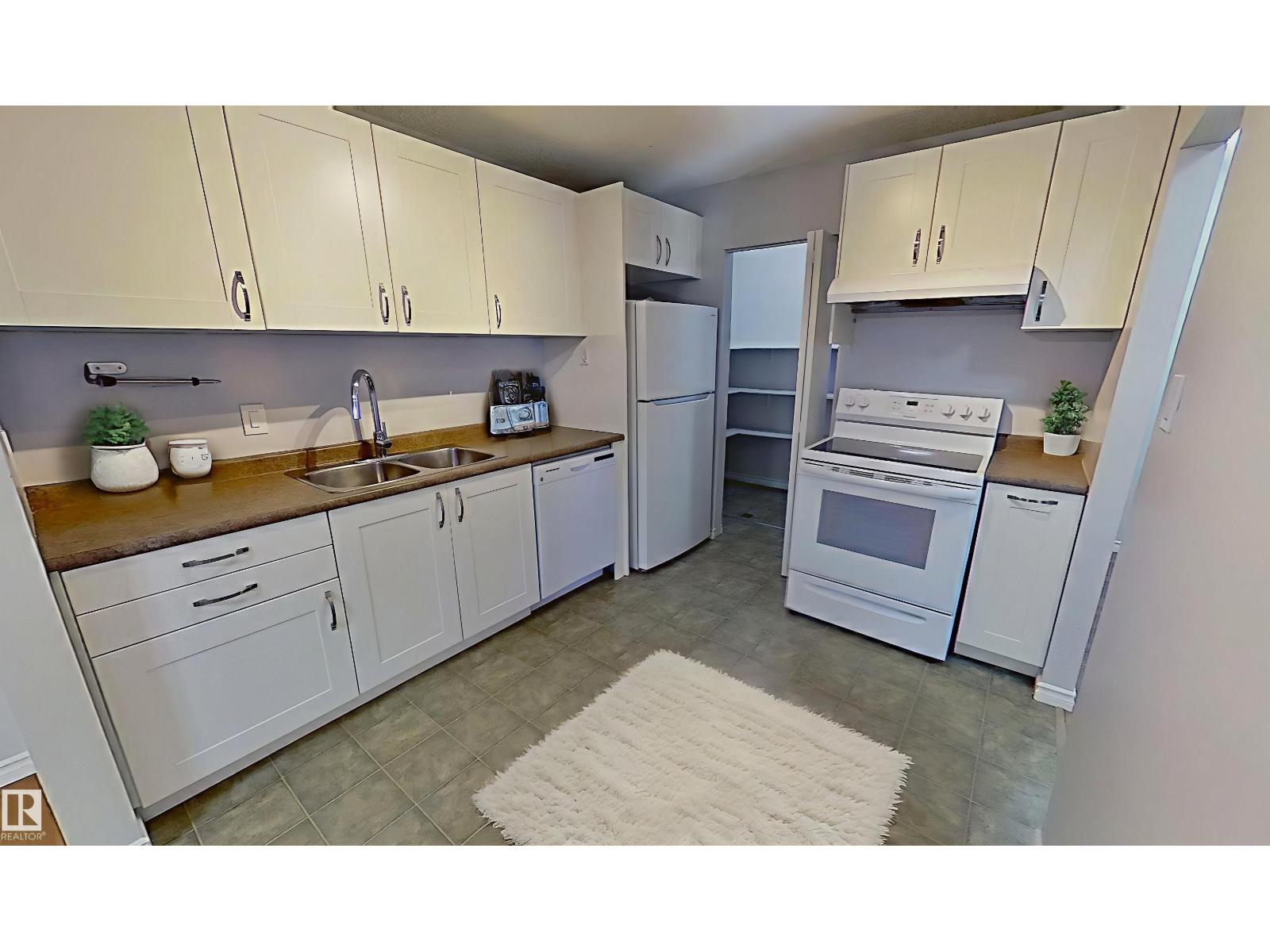 Photo 8 of 9309 172 St Nw, Edmonton AB