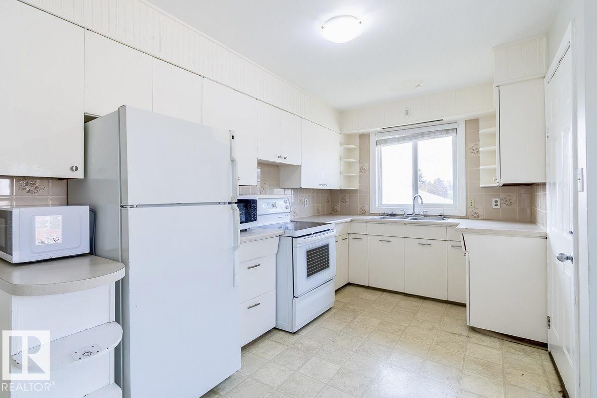Photo 35 of 8911 132 Av Nw Nw, Edmonton AB