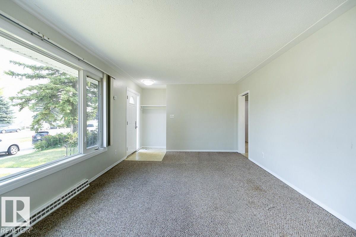 Photo 13 of 8911 132 Av Nw Nw, Edmonton AB
