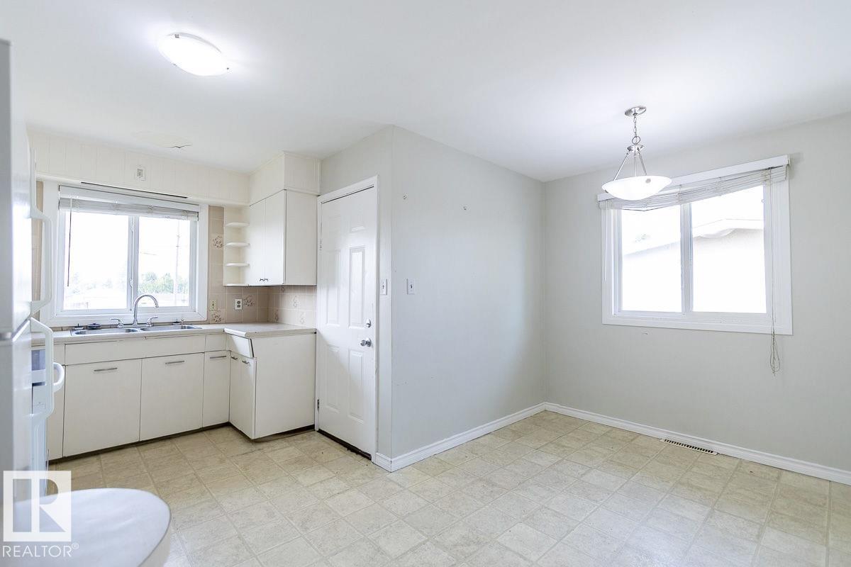 Photo 49 of 8911 132 Av Nw Nw, Edmonton AB