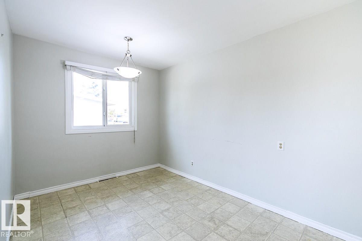 Photo 20 of 8911 132 Av Nw Nw, Edmonton AB