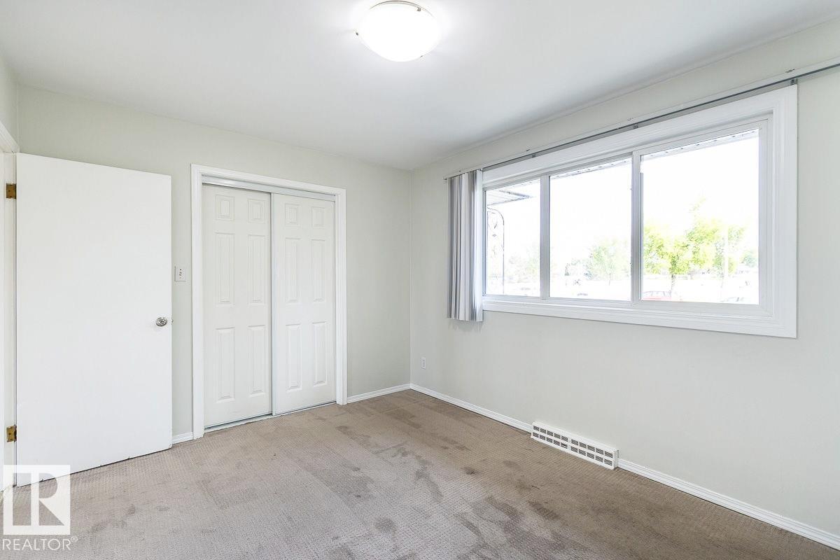 Photo 2 of 8911 132 Av Nw Nw, Edmonton AB