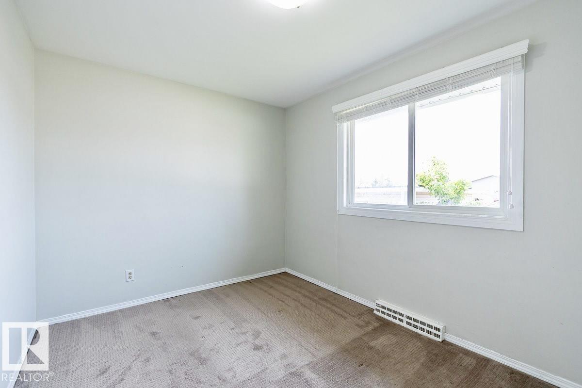 Photo 24 of 8911 132 Av Nw Nw, Edmonton AB