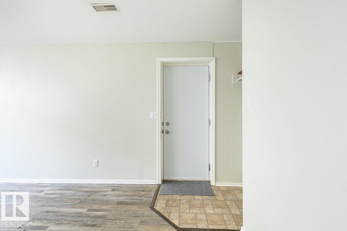 Photo 34 of 8911 132 Av Nw Nw, Edmonton AB
