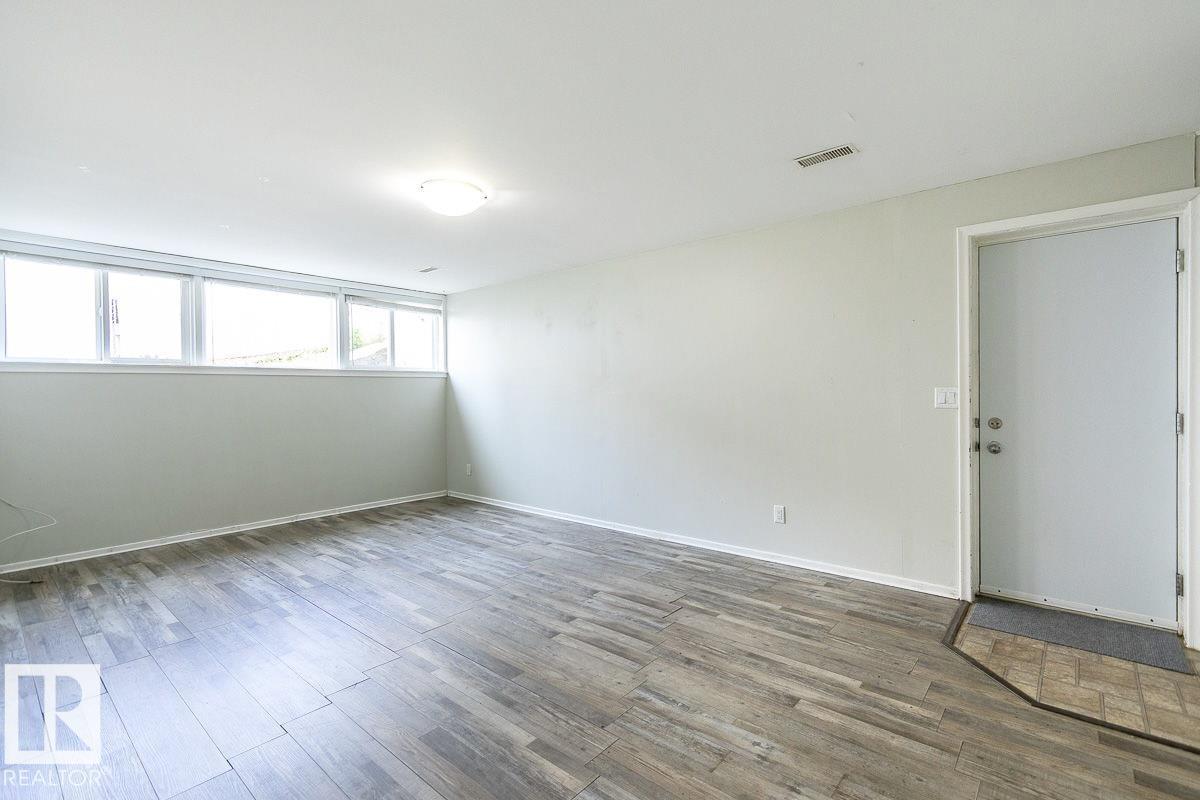 Photo 14 of 8911 132 Av Nw Nw, Edmonton AB