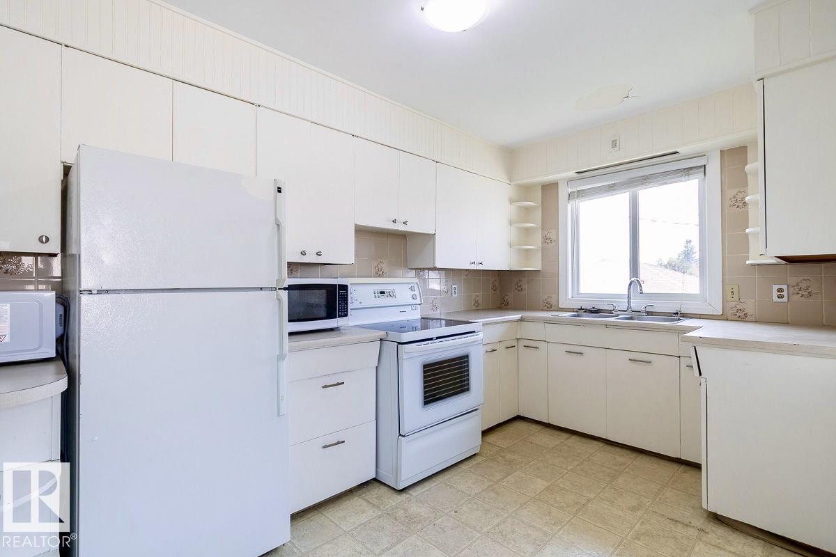 Photo 17 of 8911 132 Av Nw Nw, Edmonton AB