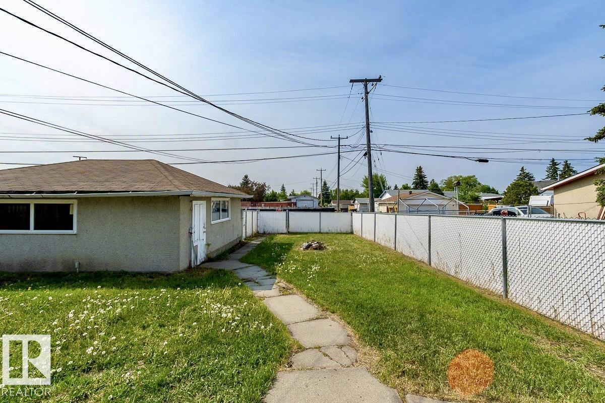 Photo 11 of 8911 132 Av Nw Nw, Edmonton AB