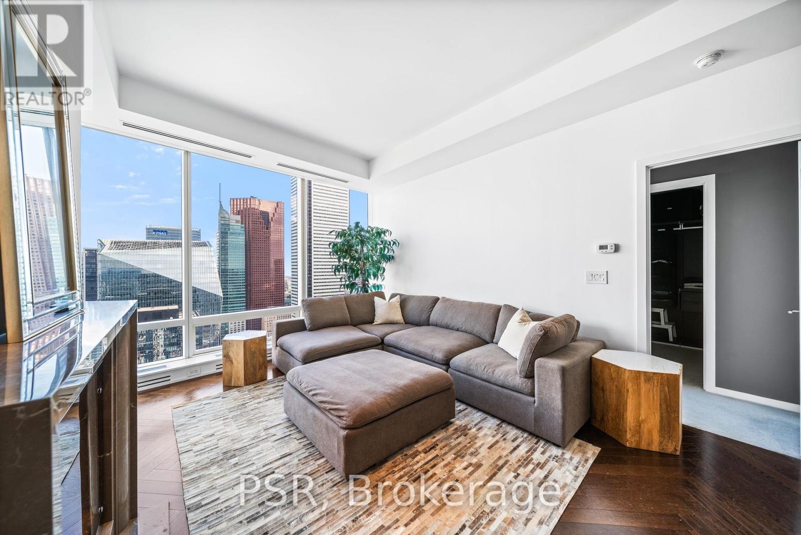 Photo 13 of 5405 180 University Avenue, Toronto ON
