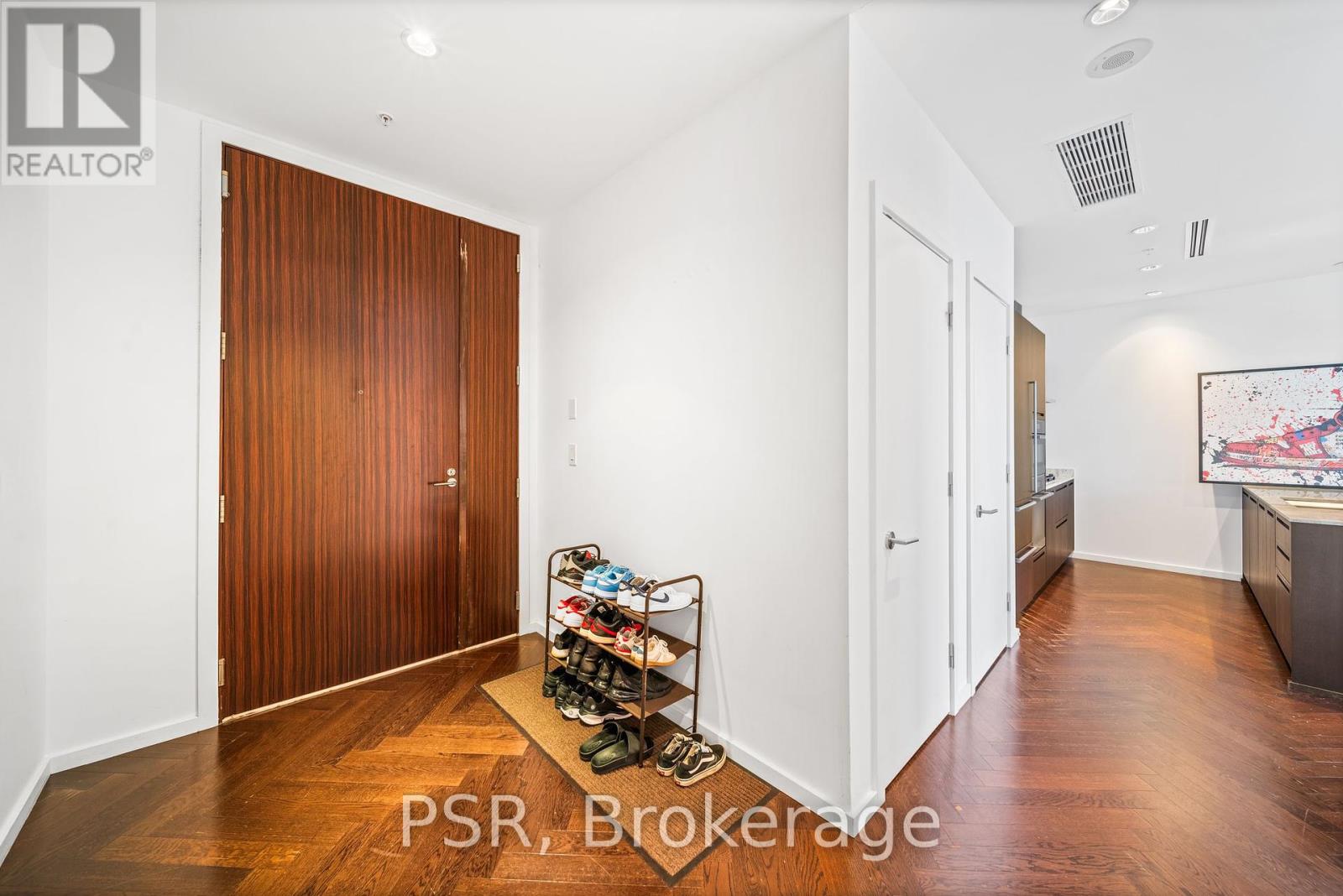 Photo 3 of 5405 180 University Avenue, Toronto ON