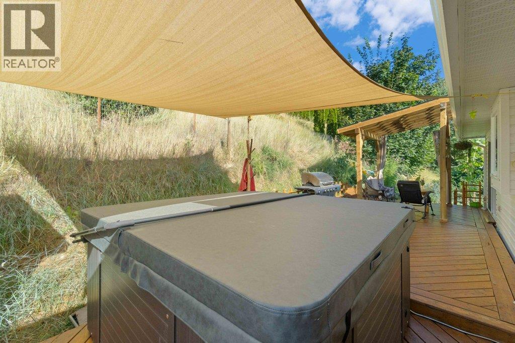 Photo 16 of 320 17 Street Se, Salmon Arm BC