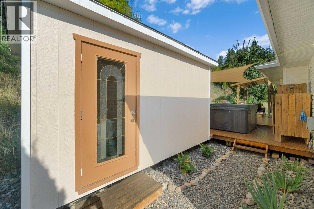 Photo 46 of 320 17 Street Se, Salmon Arm BC