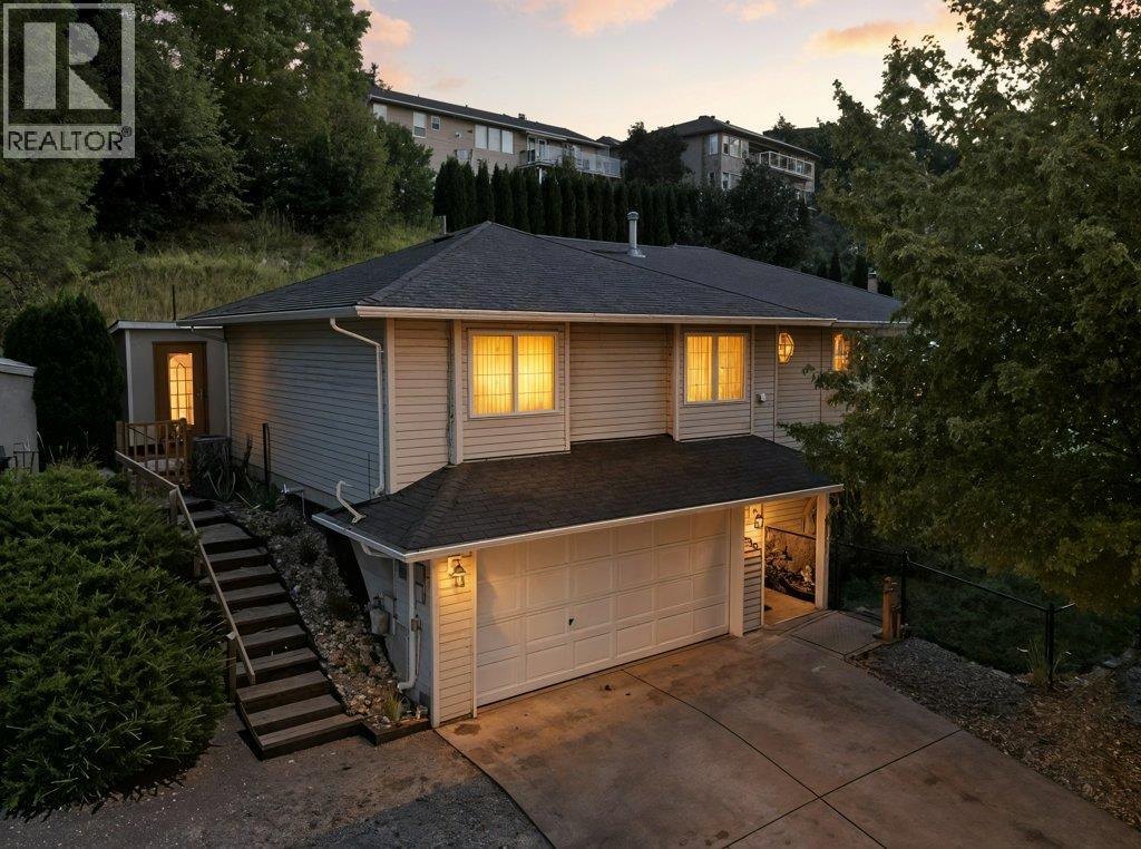 Photo 1 of 320 17 Street Se, Salmon Arm BC