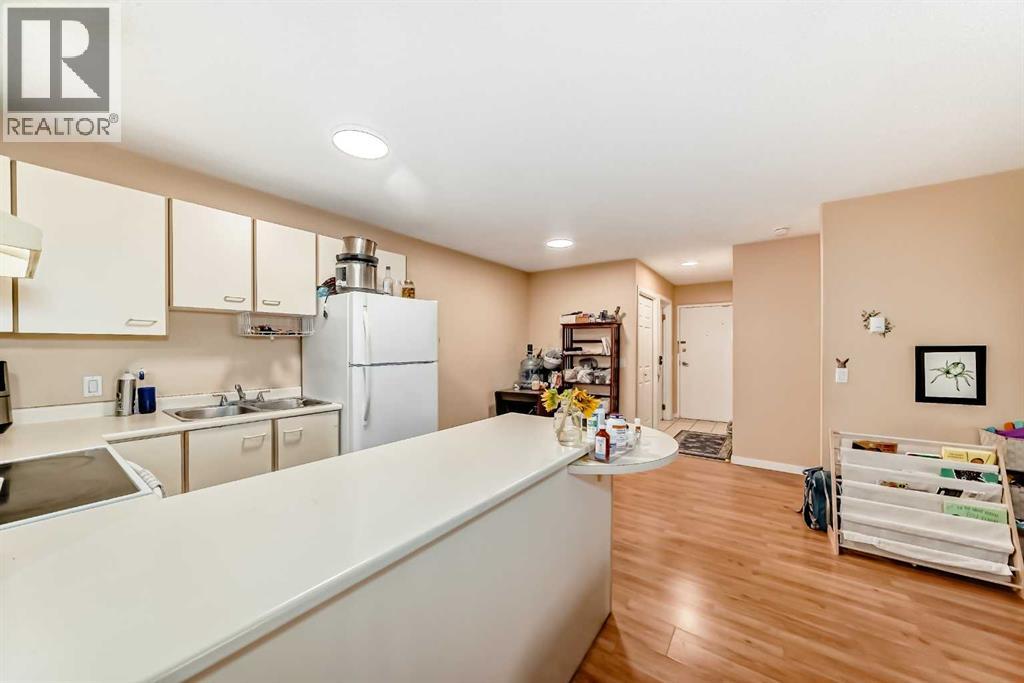 Photo 13 of 33 2033 Edenwold Heights Nw, Calgary AB