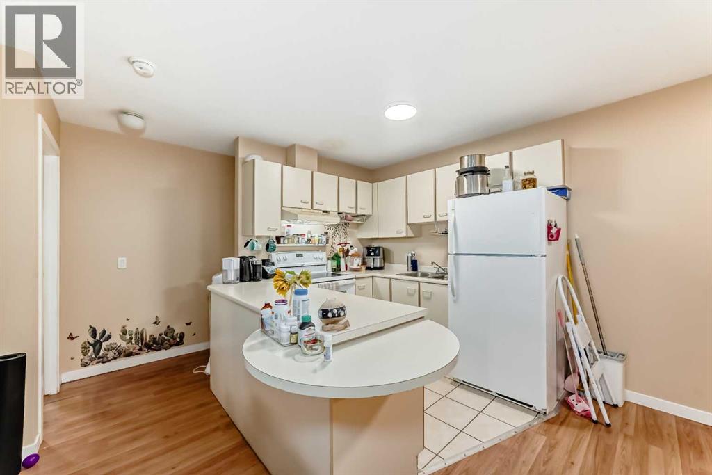 Photo 8 of 33 2033 Edenwold Heights Nw, Calgary AB