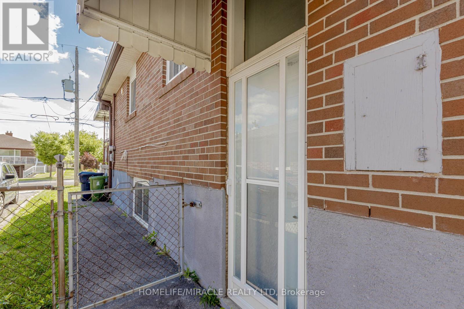 Photo 17 of 80 Goldsboro Road, Toronto ON
