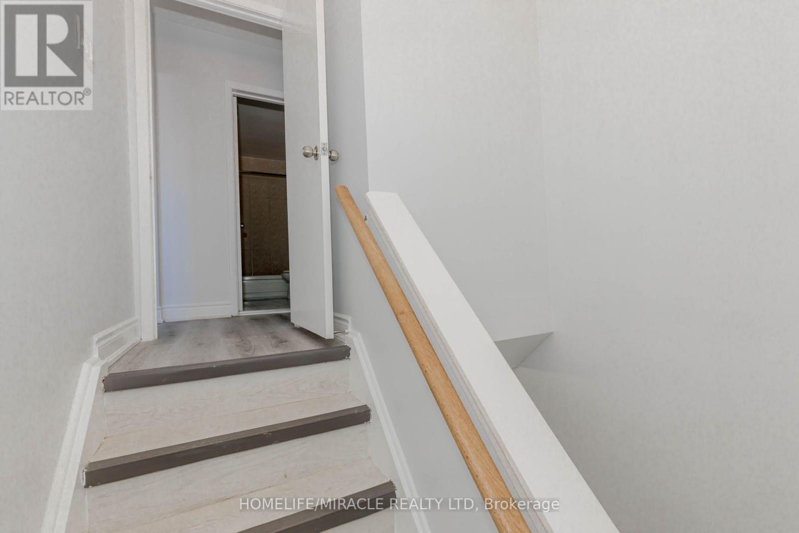 Photo 10 of 80 Goldsboro Road, Toronto ON